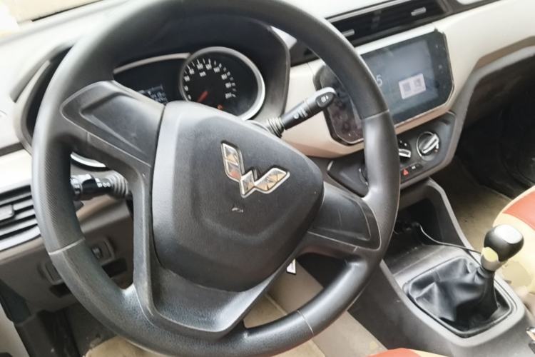 Used Wuling Hongguang 2018 1.5L S Comfort Model L2B Steering Wheel