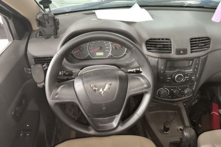 Used Wuling Hongguang 2018 1.2L Classic S Base Model Steering Wheel