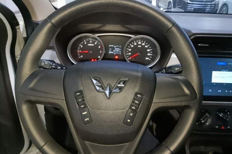 Used Wuling Hongguang 2018 1.5L S Comfort Model L2B Steering Wheel