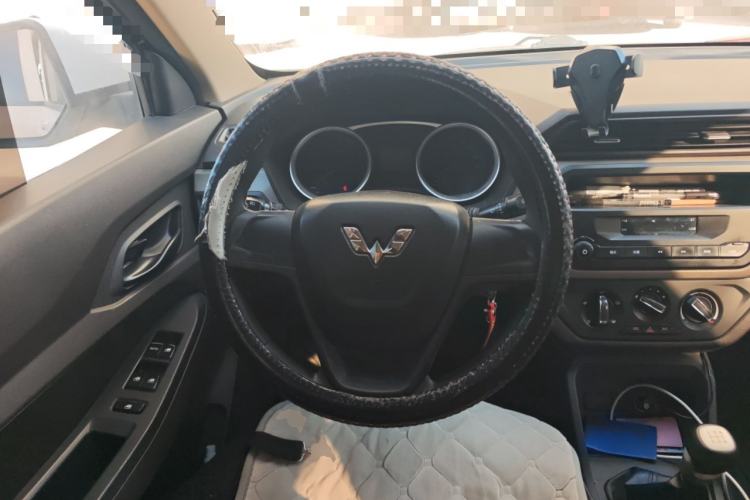 Used Wuling Hongguang 2018 1.5L S Standard Version L2B Steering Wheel