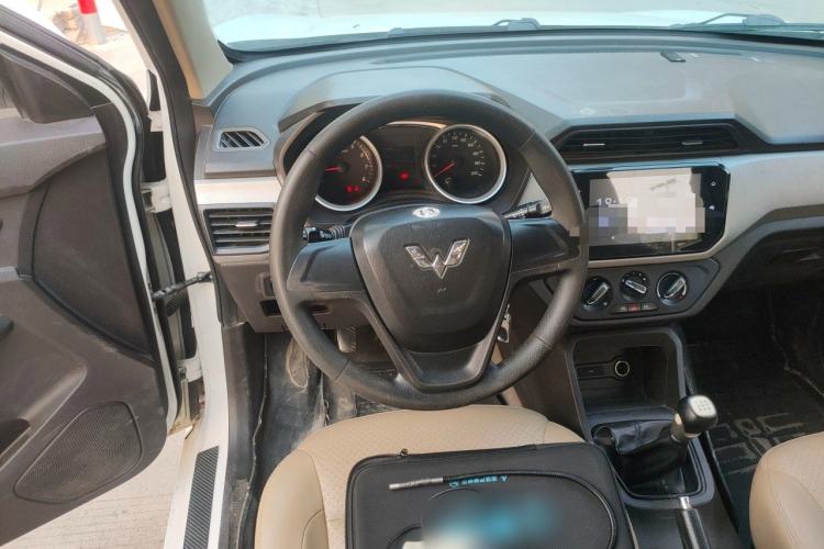 Used Wuling Hongguang 2018 1.5L S Comfort Model L2B Steering Wheel