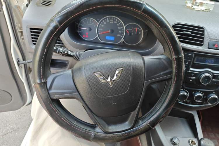 Used Wuling Hongguang 2018 1.5L Classic S Standard Model Steering Wheel