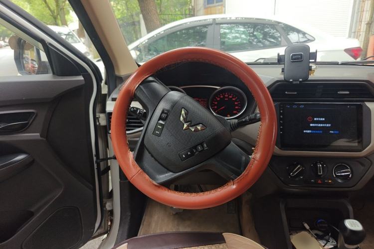 Used Wuling Hongguang 2018 1.5L S Standard Version L2B Steering Wheel