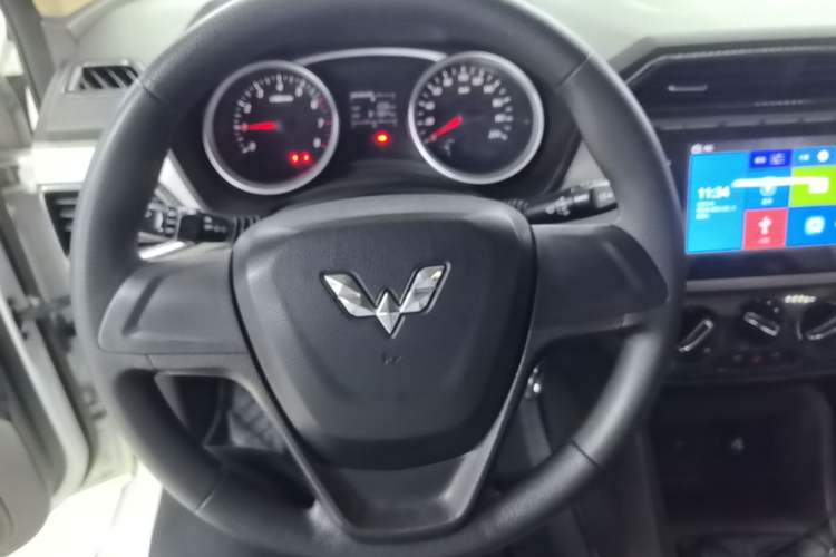 Used Wuling Hongguang 2018 1.5L S Comfort Model L2B Steering Wheel