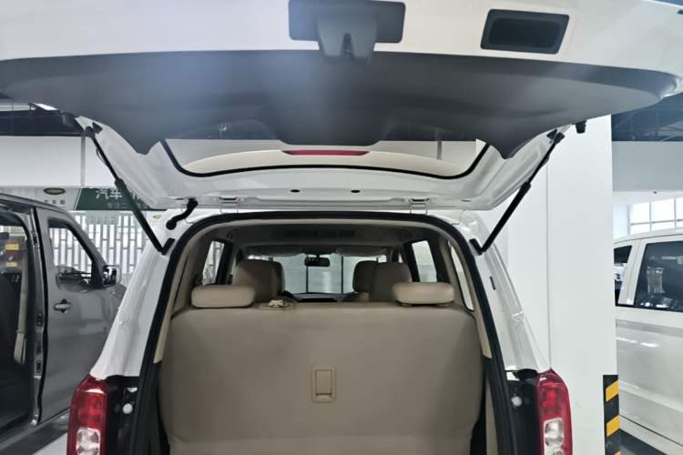 Used Wuling Hongguang 2018 1.5L S Comfort Model L2B Trunk