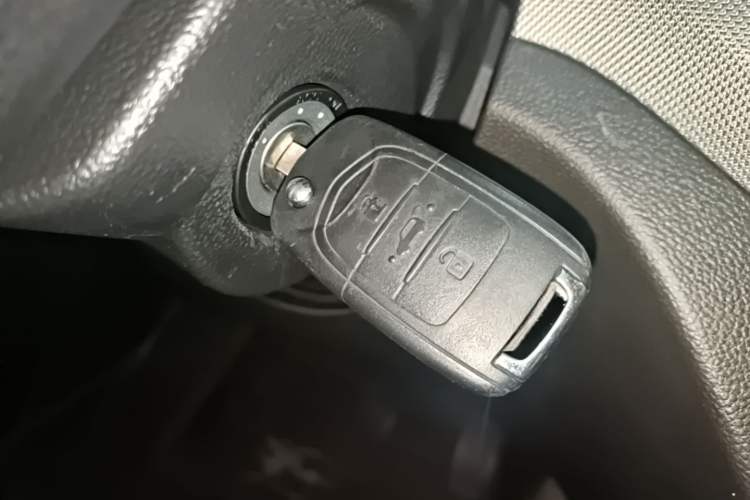 Used Wuling Hongguang 2018 1.5L S Comfort Model L2B Vehicle Key
