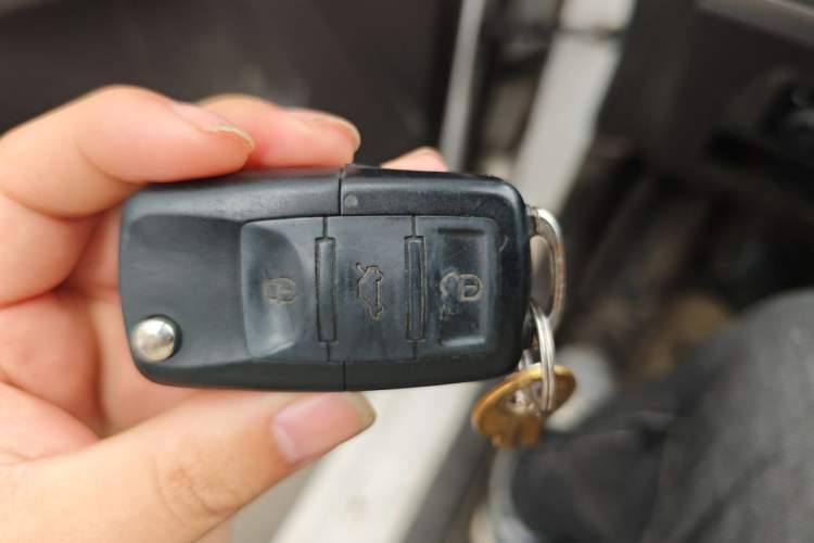 Used Wuling Hongguang 2018 1.5L S Comfort Model L2B Vehicle Key