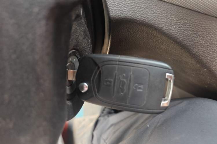 Used Wuling Hongguang 2018 1.5L S Comfort Model L2B Vehicle Key