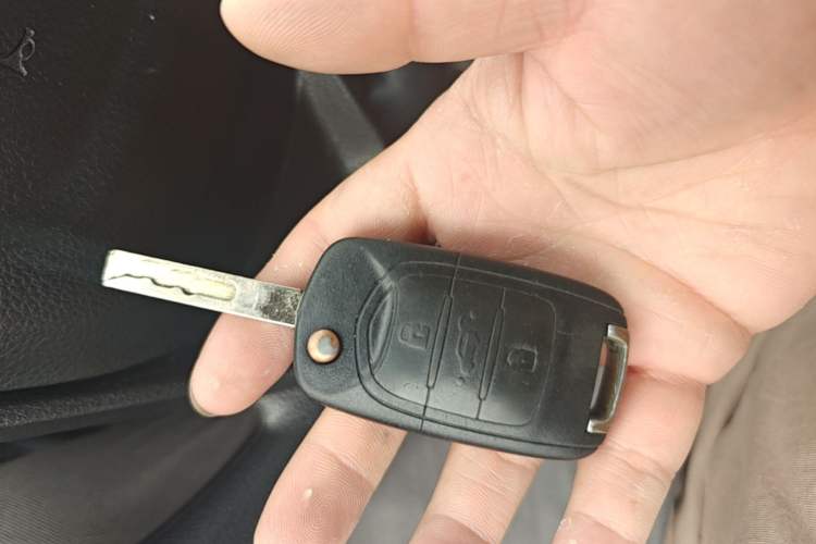 Used Wuling Hongguang 2018 1.5L S Comfort Model L2B Vehicle Key