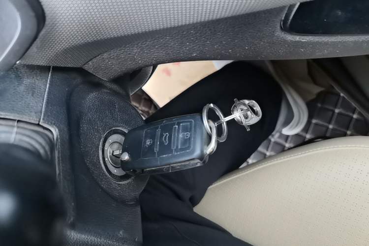 Used Wuling Hongguang 2018 1.5L S Comfort Model L2B Vehicle Key