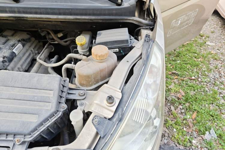 Used Wuling Hongguang 2018 1.5L Classic S Base Model Engine Bay Left