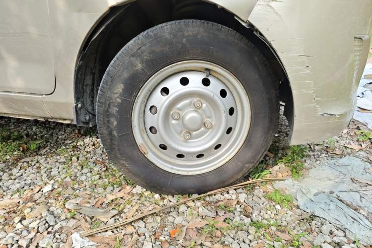 Used Wuling Hongguang 2018 1.5L Classic S Base Model Right Front Wheel Hub