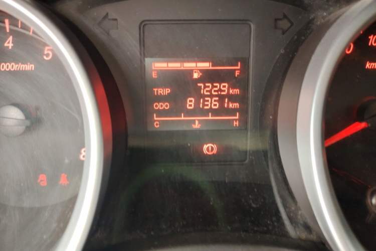 Used Wuling Hongguang 2019 1.5L S Standard Version China VI LAR Odometer Close Up