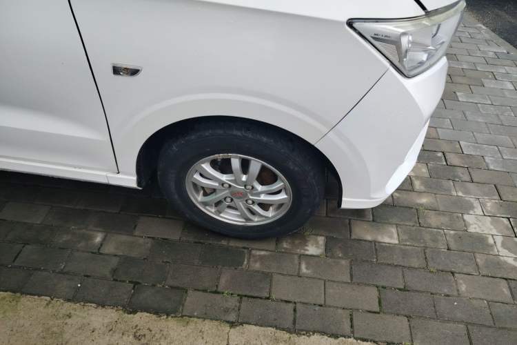 Used Wuling Hongguang 2019 1.5L S Standard Version China VI LAR Right Front Wheel Hub