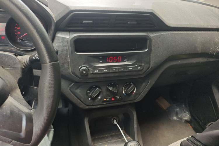 Used Wuling Hongguang 2019 1.5L S Basic Version China VI Standard LAR Audio And AC Panel