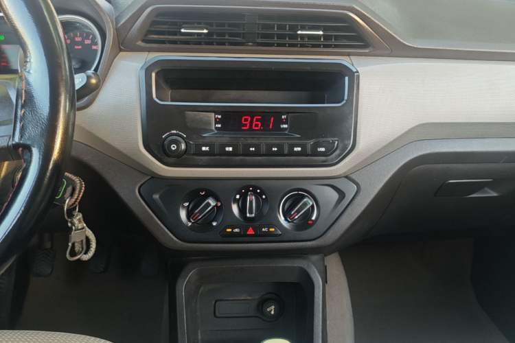 Used Wuling Hongguang 2019 1.5L S Standard Version China VI LAR Audio And AC Panel