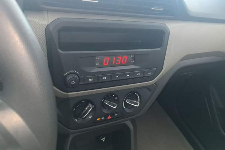 Used Wuling Hongguang 2019 1.5L S Standard Version China VI LAR Audio And AC Panel