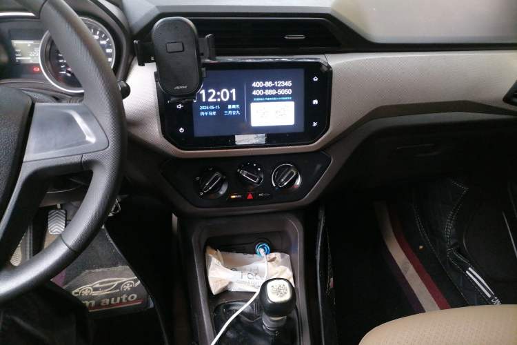Used Wuling Hongguang 2019 1.5L S Comfort Edition China VI LAR Audio And AC Panel