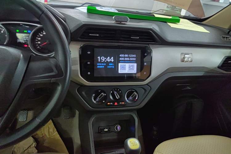 Used Wuling Hongguang 2019 1.5L S Comfort Edition China VI LAR Audio And AC Panel