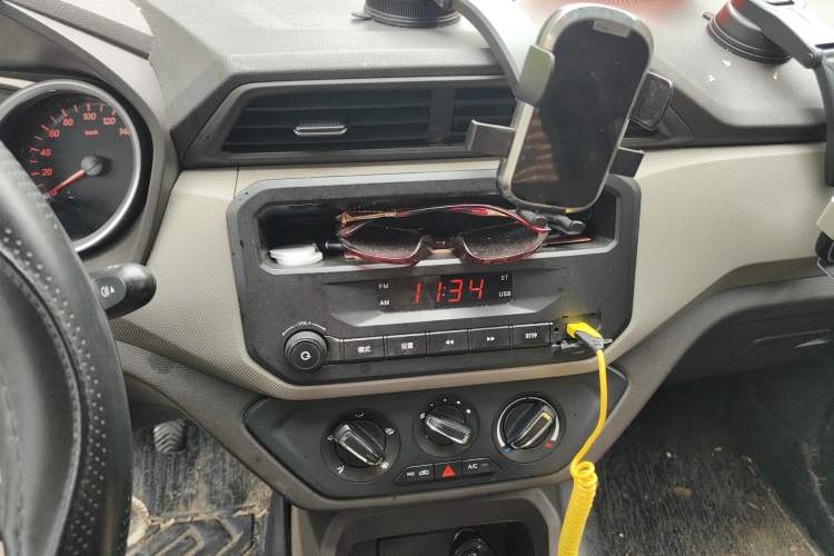 Used Wuling Hongguang 2019 1.5L S Standard Version China VI LAR Audio And AC Panel