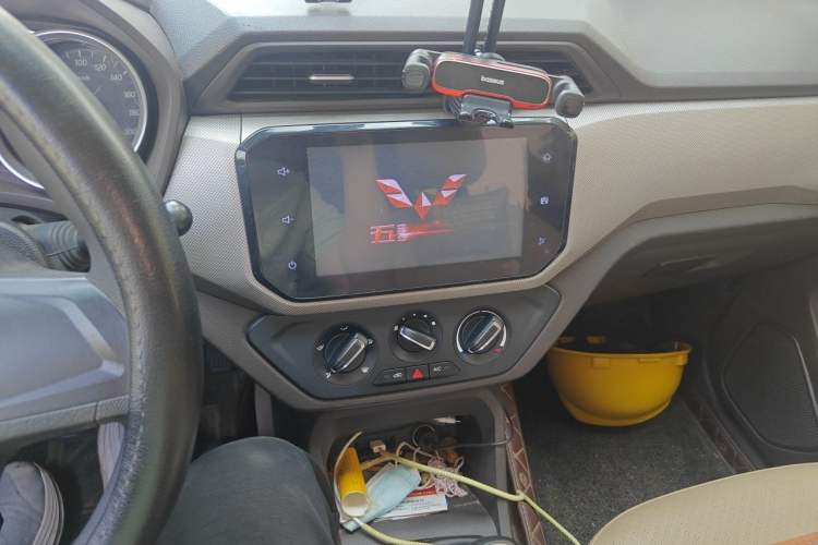 Used Wuling Hongguang 2019 1.5L S Comfort Edition China VI LAR Audio And AC Panel
