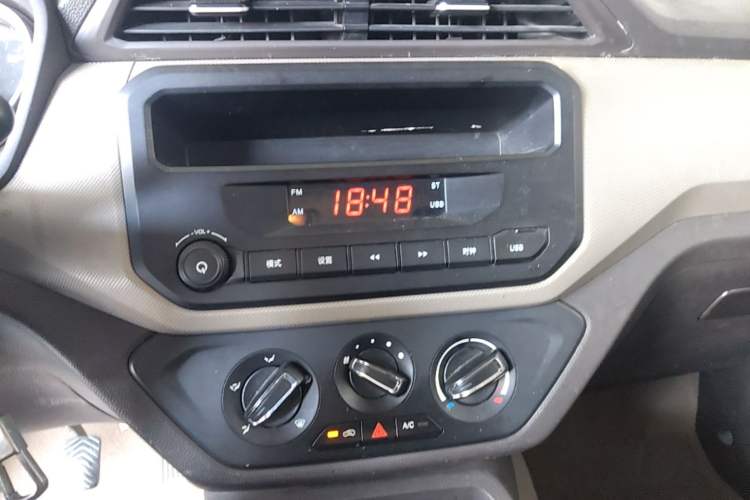 Used Wuling Hongguang 2019 1.5L S Standard Version China VI LAR Audio And AC Panel