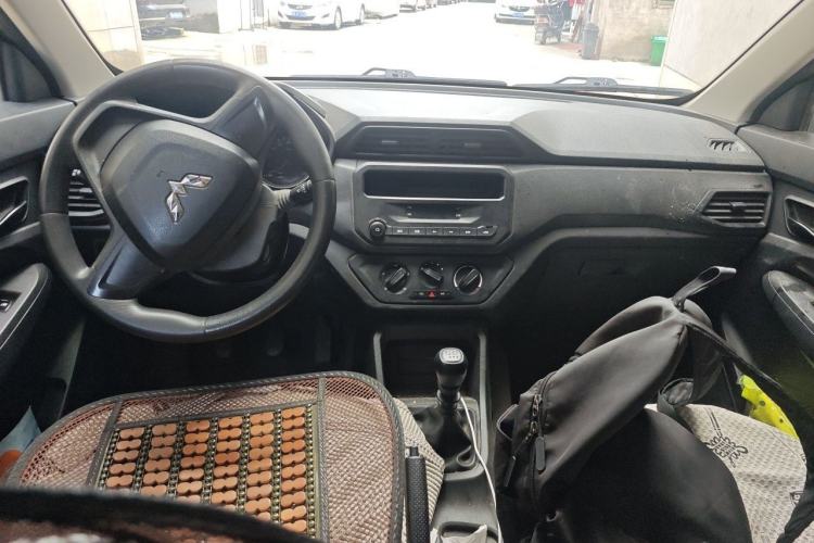Used Wuling Hongguang 2019 1.5L S Basic Version China VI Standard LAR Center Console