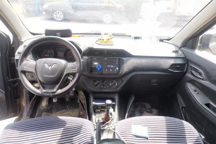 Used Wuling Hongguang 2019 1.5L S Basic Version China VI Standard LAR Center Console