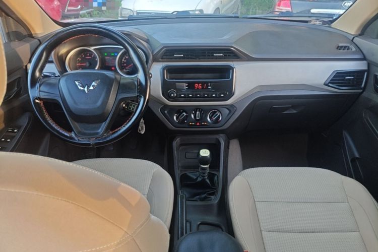 Used Wuling Hongguang 2019 1.5L S Standard Version China VI LAR Center Console