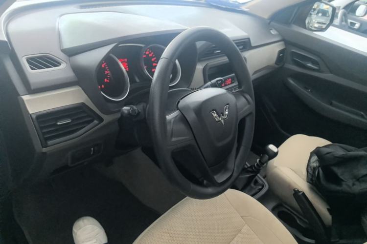 Used Wuling Hongguang 2019 1.5L S Standard Version China VI LAR Center Console