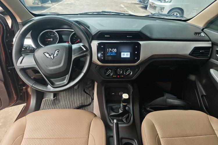 Used Wuling Hongguang 2019 1.5L S Comfort Edition China VI LAR Center Console