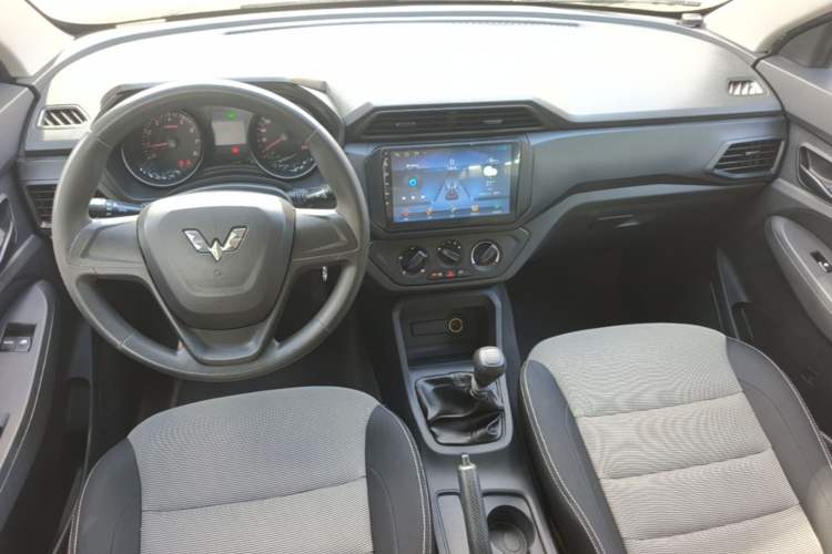Used Wuling Hongguang 2019 1.5L S Basic Version China VI Standard LAR Center Console