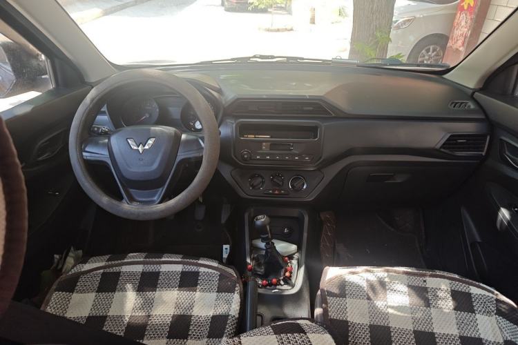 Used Wuling Hongguang 2019 1.5L S Basic Version China VI Standard LAR Center Console