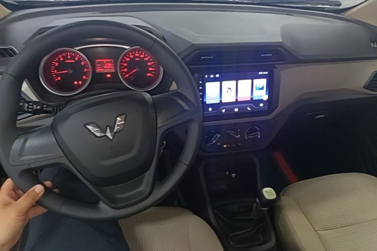 Used Wuling Hongguang 2019 1.5L S Standard Version China VI LAR Center Console