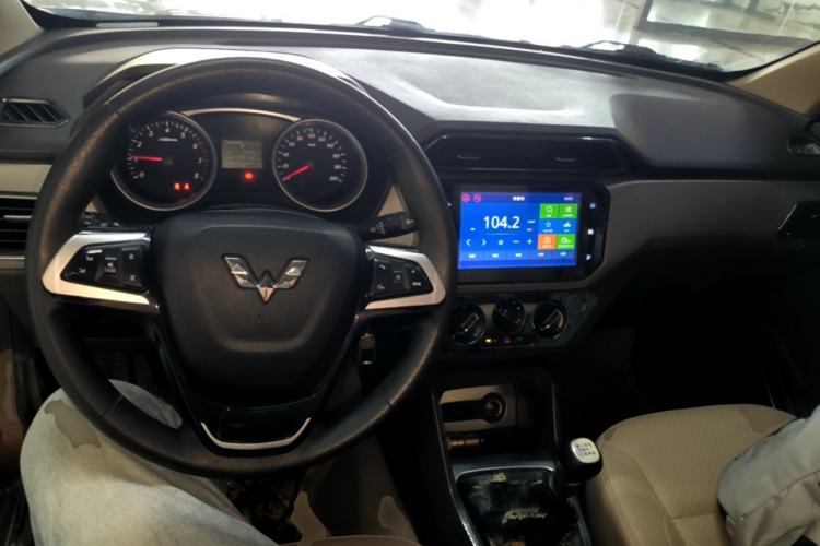 Used Wuling Hongguang 2019 1.5L S Comfort Edition China VI LAR Center Console
