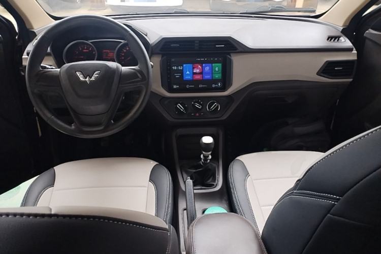 Used Wuling Hongguang 2019 1.5L S Standard Version China VI LAR Center Console
