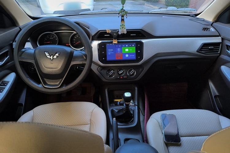 Used Wuling Hongguang 2019 1.5L S Comfort Edition China VI LAR Center Console