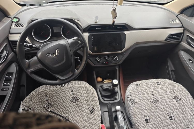 Used Wuling Hongguang 2019 1.5L S Standard Version China VI LAR Center Console