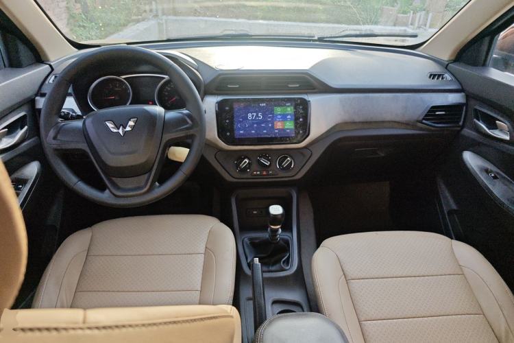 Used Wuling Hongguang 2019 1.5L S Base Version L2B Center Console