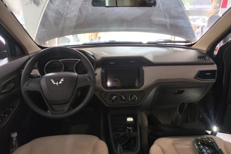 Used Wuling Hongguang 2019 1.5L S Standard Version China VI LAR Center Console
