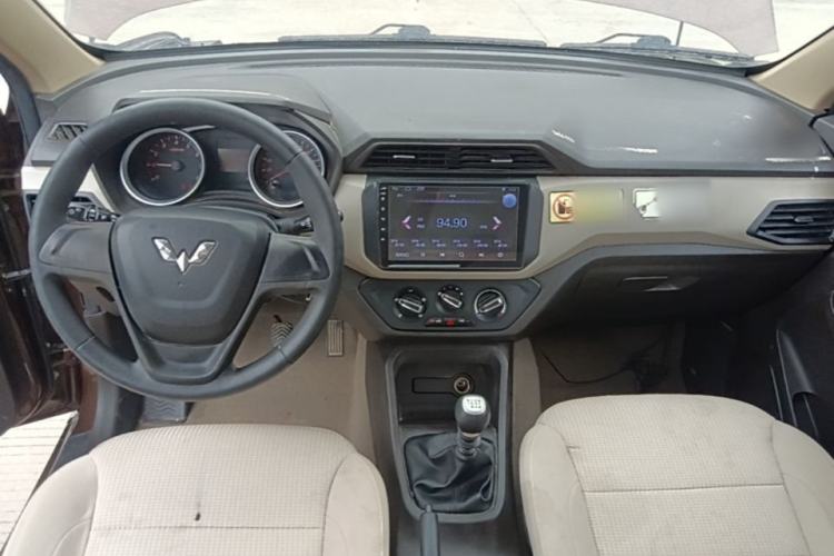 Used Wuling Hongguang 2019 1.5L S Standard Version China VI LAR Center Console