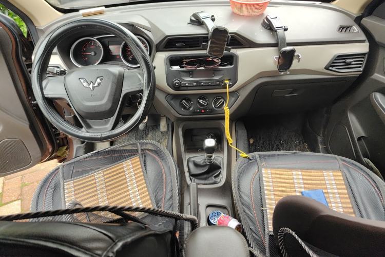 Used Wuling Hongguang 2019 1.5L S Standard Version China VI LAR Center Console
