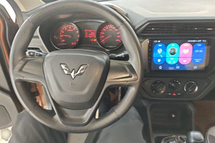 Used Wuling Hongguang 2019 1.5L S Basic Version China VI Standard LAR Center Console