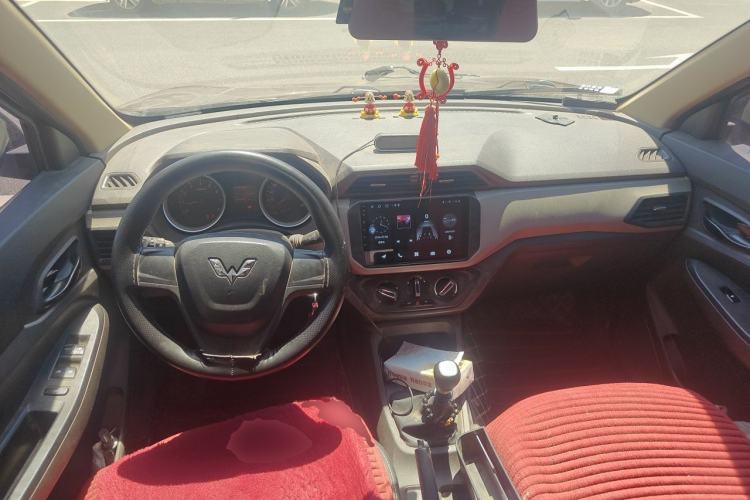 Used Wuling Hongguang 2019 1.5L S Standard Version China VI LAR Center Console