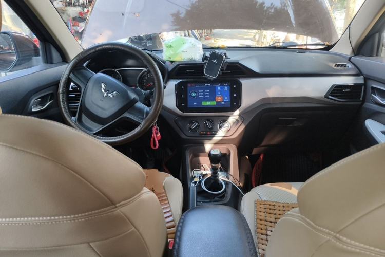 Used Wuling Hongguang 2019 1.5L S Comfort Edition China VI LAR Center Console
