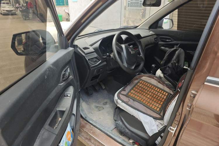 Used Wuling Hongguang 2019 1.5L S Basic Version China VI Standard LAR Driver Seat