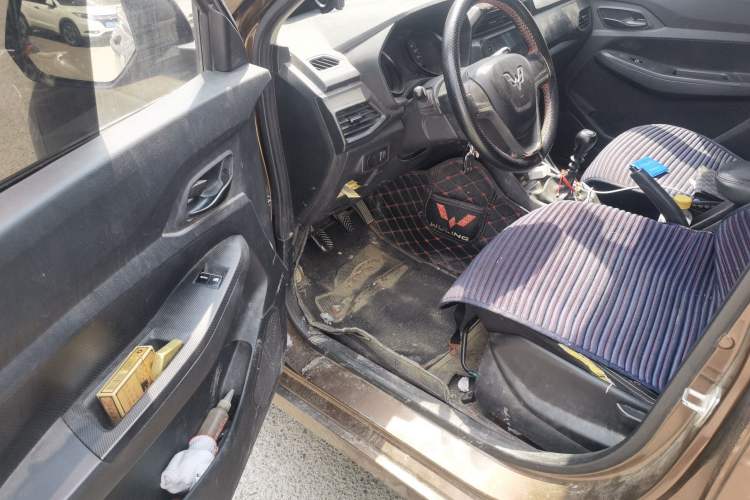 Used Wuling Hongguang 2019 1.5L S Basic Version China VI Standard LAR Driver Seat