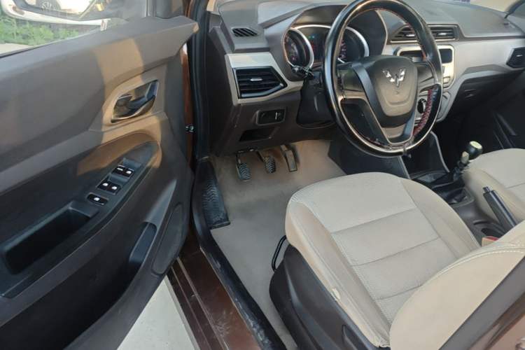 Used Wuling Hongguang 2019 1.5L S Standard Version China VI LAR Driver Seat