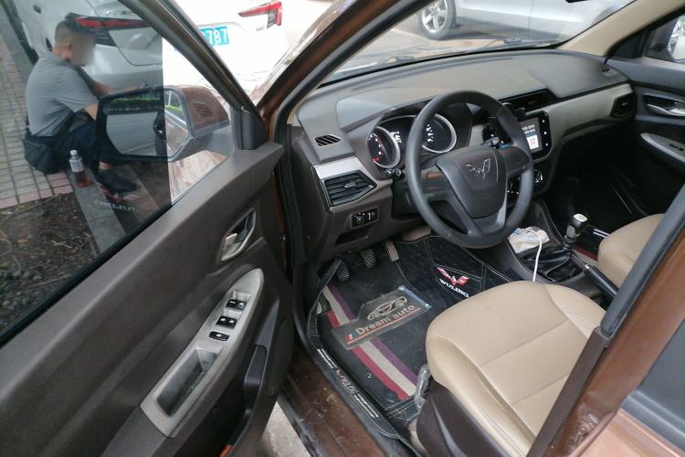 Used Wuling Hongguang 2019 1.5L S Comfort Edition China VI LAR Driver Seat