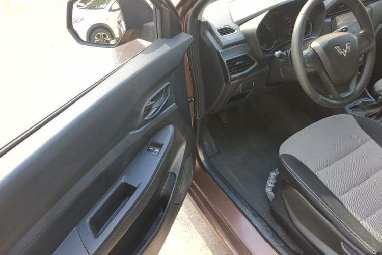 Used Wuling Hongguang 2019 1.5L S Basic Version China VI Standard LAR Driver Seat